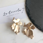 ビッグフラワー ゴールド ピアス