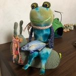 keron＆お魚  ぬいぐるみ  カエルのぬいぐるみ   かえる カエルグッズ 布小物  インテリア雑貨   ブローチ  プレゼント  縁起物  お守り