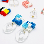 おもちゃブロックとクリアパーツ ブルーホワイト 夏イヤリング ピアス