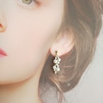 パールとスワロフスキーの編み込みイヤリング／ショート（ピアスに変更可能）