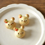 いちごのせ🍓くまメロンパン ブローチ