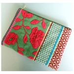 フランス生地（L)花柄ポーチ　赤刺繍　通帳入れ・コスメ入れ・サニタリ入れ・収納整理