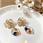 ゴールドフラワーのクリアピアス✳︎