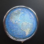 青い光を放つ地球・BLUE EARTH_ピルケース