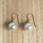 【再販】14kgf 虹色あこやバロック真珠8mm フックピアス