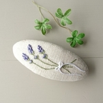 花の刺繍 リネンのバレッタ  ラベンダーとリボン 
