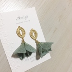レースプレートと刺繍オーガンジータッセルの上品ピアス/イヤリング