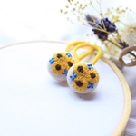 くるみボタンの刺繍ヘアゴム 向日葵