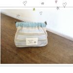 ふっくらバネポーチ　皮持ち手つき　ブルー