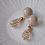 くすみベージュのピアス(イヤリング)