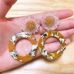 フラワーカボションとマーブルリングのピアス／イヤリング