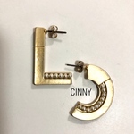 ゴールド×パールのアシンメトリーピアス