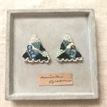 モダンテキスタイル（刺繍とビーズのピアス/イヤリング）