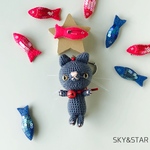 猫のあみぐるみ キーホルダー  濃グレー赤鈴