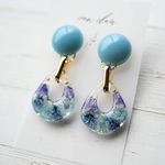 フラワーフープ　ピアス/イヤリング（ブルー）