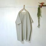 ゆったり着てね　モノトーン　水玉　ワンピース　～　膝丈ワンピース　チュニック