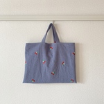 《選べるサイズ》 ダスティブルー×さくらんぼ刺繍のレッスンバッグ