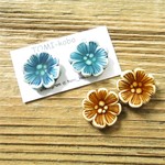 お花のピアス(陶器)／イヤリング ※チタンポスト