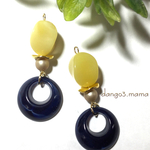 300円☆ブルーチャーム☆ツイストイエローのピアス/イヤリング