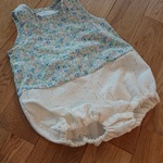 水色青色ローンレース小花ロンパース☆60～70