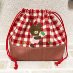 🍓くまのいちご狩りの巾着袋♪お弁当袋♪赤チェック