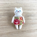 猫のブローチ
