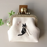 リボン猫の刺繍 がま口財布 (スクエア)   コットンパール付き♪       