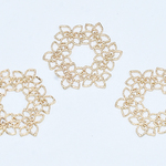 M2230  30個  チャームパーツ 透かしフラワー 30×30mm ゴールド  3X【10ヶ】