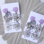 ♡SALE♡パープルのハートとフラワーチャームの個性派大ぶりピアス❁💜