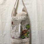 掛けるティッシュケース   (ウサギとカメ)