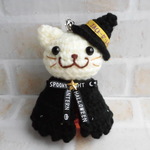 ☆niyankorin様オーダー品☆～黒マントのハロウィンキャット　ストラップ【白猫】