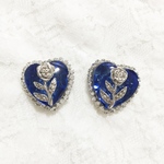 💙魔法にかけられたおとぎ話イヤリング・ピアス【バラ】