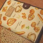 可愛いパン柄のお薬手帳・通帳・マルチケース（キナリ）　１９cm