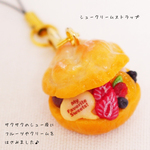 34 シュークリームのストラップ