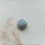 こぎん刺しのピルケース　ミラー付き（サークルS・アイボリー×あじさい色）