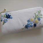 アイリッシュリネンの眼鏡ポーチ（ブルーの花）