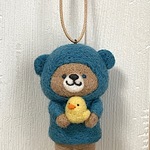 羊毛フェルトの雨ガッパくま（青）