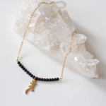 ブラックガラスのトカゲネックレス