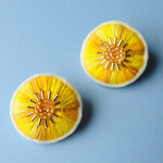 ＜Stella " Sis " ～遊び好きの星～＞刺繍ピアス◎ヒマワリ色の星◎２way★ロングポスト/アレルギー対応変更可能