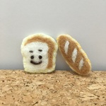 送料無料_食パンくんとフランスパンのバッジ（羊毛フェルト）