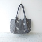 ブラックリネンのフラワー刺繍　　バルーンバッグ