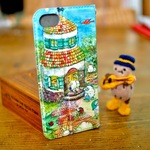 物語の世界に遊びに行きたくなる！あたたかいイラストのiPhone各種手帳型ケース（帯無し）・ヒツジのニットカフェ