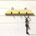 ちょうど良いサイズの三連キーフック　（バターミルク塗装）"送料込み！"