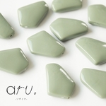 [B1907-1]【10個】 アクリルビーズ 18×24mm 変形 五角形 スモーキーグリーン