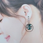 スパークルリングとべっこう風チャームのイヤリングorピアス