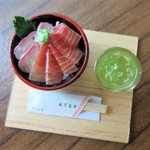 ミニチュアフード　まぐろ・鯛の２色海鮮丼１　ドール　樹脂粘土