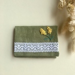  お花の刺繍のフタ付きポケットティッシュカバー