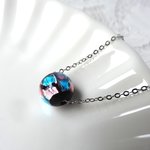 ブルーとピンクのホタル玉ネックレス