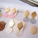 【再販】メタルプレートとカラーシェルの揺れるイヤリング・ピアス