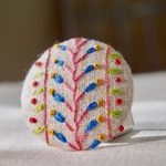 送料無料 刺繍ブローチ☆ サンプラー くるみボタンブローチ ヘアゴム  に変更可